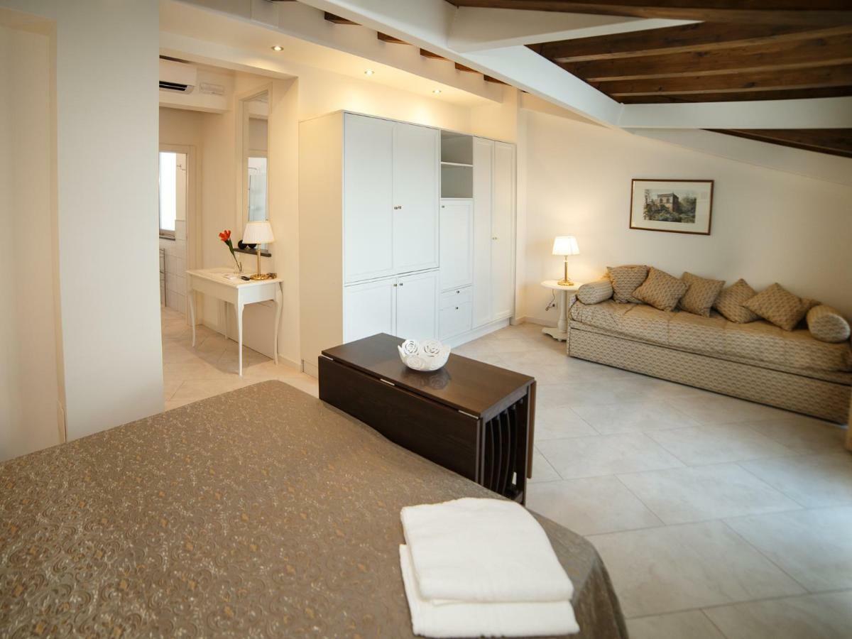 Marina Di Savoca Apartment Santa Teresa Di Riva Luaran gambar